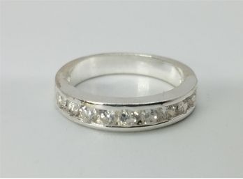 Beautiful Size 8 Silver Plated Ring With Lovely Rhinestones