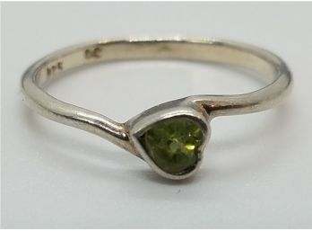 Lovely Size 9 Vintage Sterling Silver Ring With A Heart Shaped Green Tourmaline Gemstone