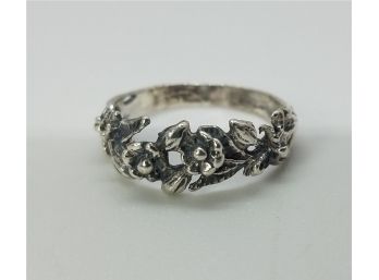 Lovely Vintage Size 7 1/2 Sterling Silver Floral Ring With Raised Flowers
