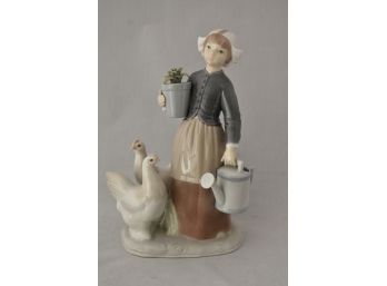 Lladro 'Girl With Hens' Figurine No 1103  (Imperfect)