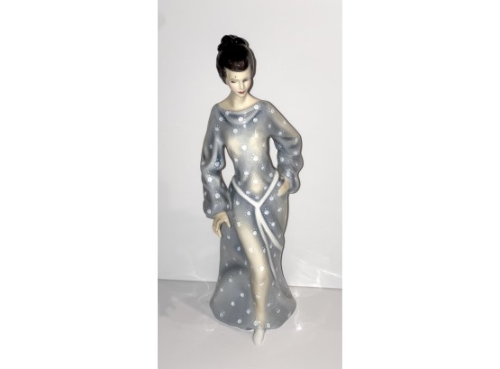 Boudoir HN2542  Royal Doulton Figurine