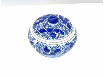 Modern Blue White Chinese Bowl And Lid