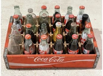 Vintage Coca-Cola Wooden Red Soda Crate Carrier Box Case With Bottles