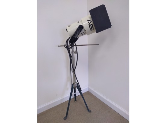 Smith Victor Q60 Photography / Video Light With Two Leaf Barndoors On Tripod #2