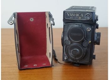 Vintage Yashika 124 Mat-G Twin Lens Reflex Film Camera With 80mm Lens
