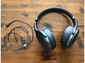 Sennheiser Cordless Headphones With Charging Cable