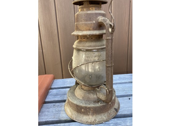 Older Deitz Oil  Lantern Glassnis Good
