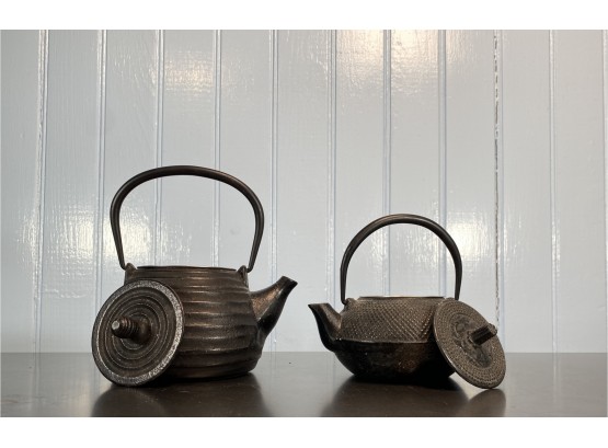 Peened Iron Chinese Teapots With Screens