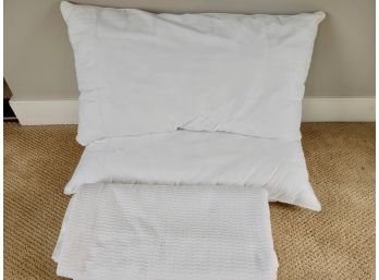 Sferra Bros Cotton Blanket & Pair King Pillows