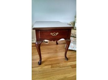 Thomasville Queen Anne End Table - 27' X 21' X 22'
