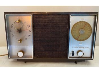 Vintage Zenith Radio With Alarm