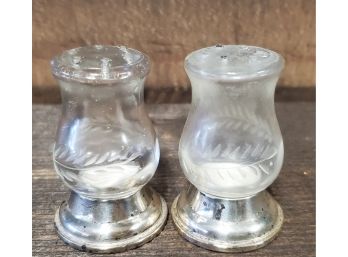 Pair Of Vintage Raimond Sterling Silver Weighted Salt & Pepper Shakers With Etched Glass Hurricane Reservoirs