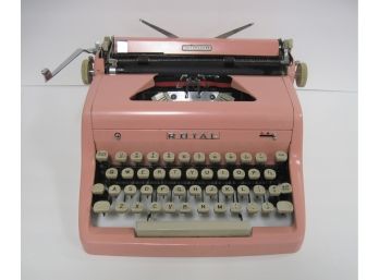 Nice Vintage 1950,s Royal Quiet De Luxe Rare Pink Typewriter With Original Carry Case