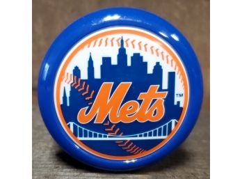 Fun New York Mets Yo Yo With String - Ready To Enjoy. In The Full New York Mets Team Colors. Unused