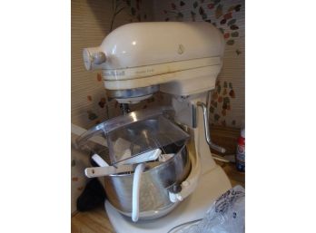 Vintage Kitchen Aid Mixer 325 Watts With Tools