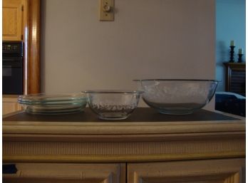 Pyrex Bowls And Pyrex Glass Pie Plate Lot