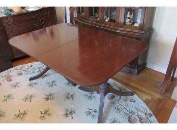 Vintage Mahogany Federal Style Dining Room Table.