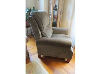 Raymour And Flanigan Recliner In Gray.