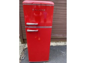 Galanz 7.6 Cu Ft Retro Style Mini Red Refrigerator