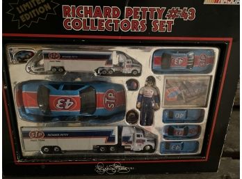 Vintage Racing Champions Richard Petty #43 NASCAR Collectors Set - Limited Edition
