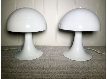 A Pair Of Vintage Mid Century Modern Acrylic Mushroom Form Lamps