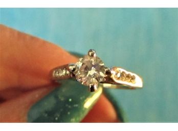 Jewelry - Stunning Ladies Ring!