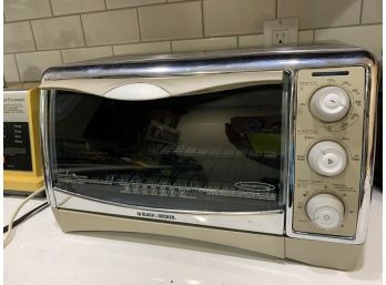 Black And Decker Convection Oven (look At Photos And Description)