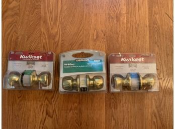 Set Of 3 Doorknobs Still In Box  (look At Photos For Details)
