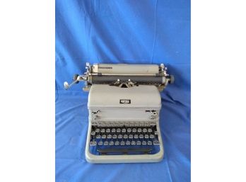 Estate Fresh Vintage Dark Grey / Gray Royal Typewriter