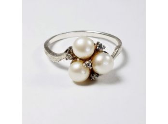 Sterling Silver Ring With 3 Pearls