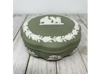 Vintage Wedgwood Jasperware Green & White 5' Neo-Classical Scalloped Trinket Box