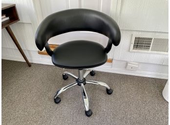 Black Rounded Low Profile Back Adjustable Desk Chair