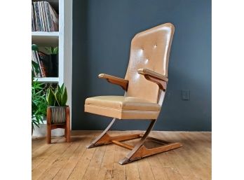 Vintage Mid Century Mckay Roc-A- Way Chair With Original Footrest