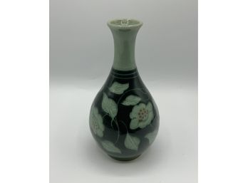 Beautiful Asian Vase ~ Green Flowers ~