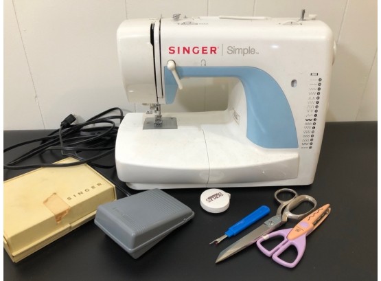 Singer 'Simple' Sewing Machine With Accessories