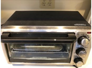 Black & Decker Toaster Oven - 15'L X 10'D X 8'H