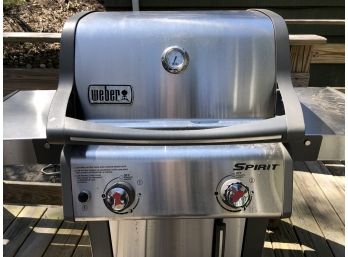 Weber Spirit Gas Grill - For Piped In Gas ONLY - Nice And Clean