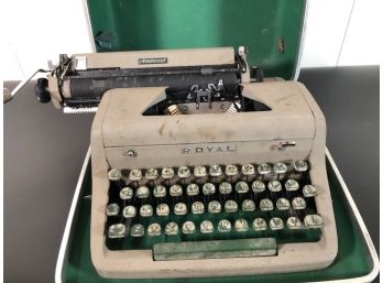 Vintage Royal Typewriter In Original Case - Aristocrat