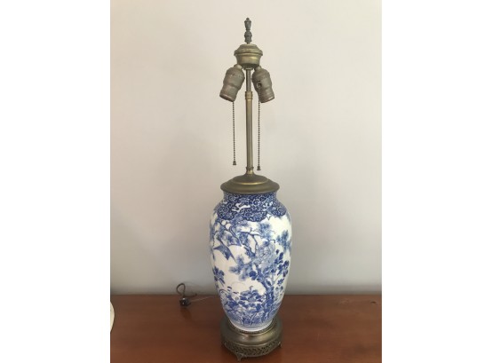 Antique Ginger Jar Chinoiserie Themed Blue & White Table Lamp With Brass Base  28'H Base 6'D