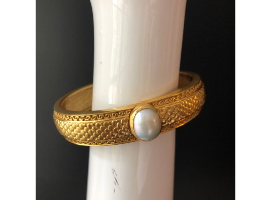 Julie Vos Medici Single Stone Hinge Bangle Bracelet - Fresh Water Pearl
