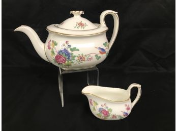 Wedgewood Cuckoo Williamsburg Commemorative Ware Tea Pot And Creamer - Pristine ENGLAND