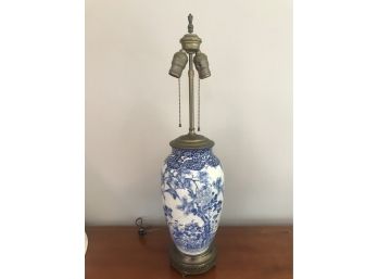 Antique Ginger Jar Chinoiserie Themed Blue & White Table Lamp With Brass Base  28'H Base 6'D