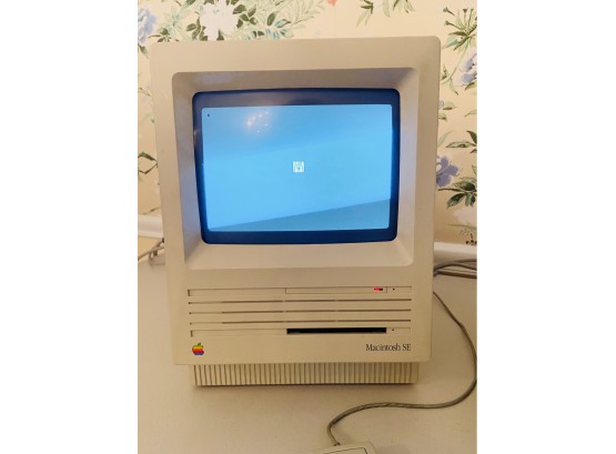 1986 Apple Macintosh SE Computer