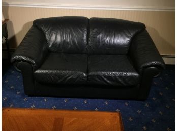 Very Nice Black Leather Sofa - Great Size - Great Condition - No Pets - No Smoking - Nice Piece !