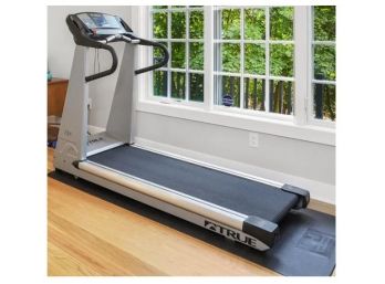 TRUE Z5.4 Treadmill With Gym Source Pad