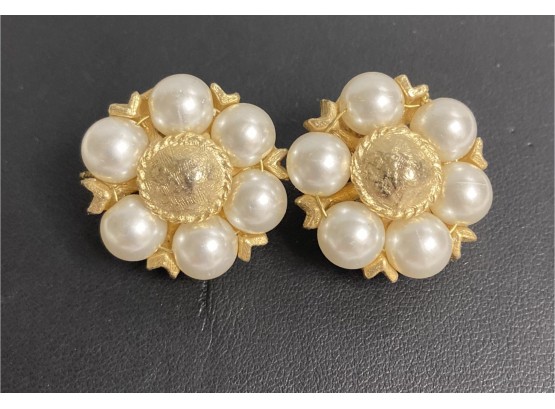 Very Pretty Vintage Golden With Multi Pearl Like Beads Clustered Clip On Earrings