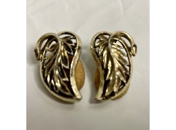 Vintage Cute Golden Clip On Leaf Earrings