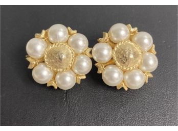 Very Pretty Vintage Golden With Multi Pearl Like Beads Clustered Clip On Earrings