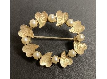 Vintage Beautiful Pin With Leaves And Pearls(?) Very Pretty Pin