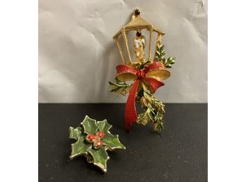 Christmas Pins Gold Color With Red And Green